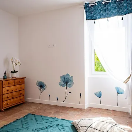 Au Paradis Des Anges Maison De Village Climatise Avec Jardin Hébergement de vacances *
