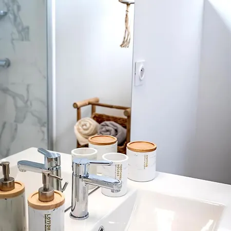 Au Paradis Des Anges Maison De Village Climatise Avec Jardin