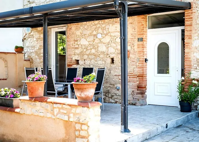 Дом отдыха Au Paradis Des Anges Maison De Village Climatise Avec Jardin