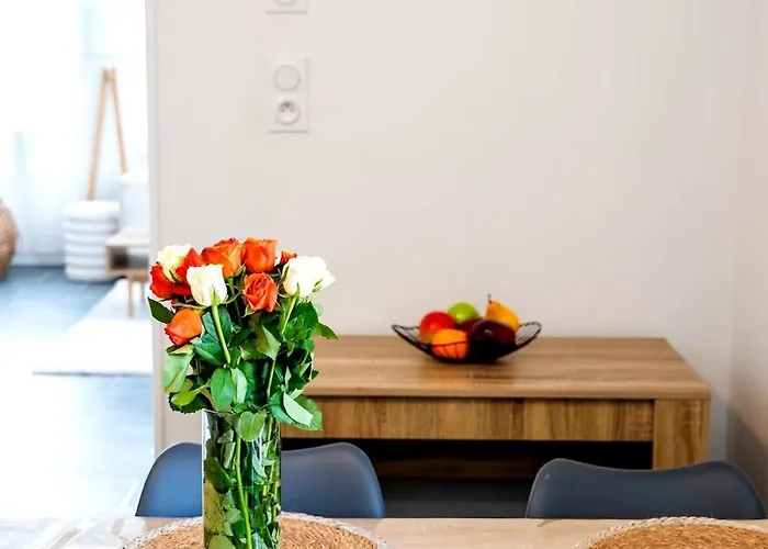 Дом отдыха Au Paradis Des Anges Maison De Village Climatise Avec Jardin Briatexte